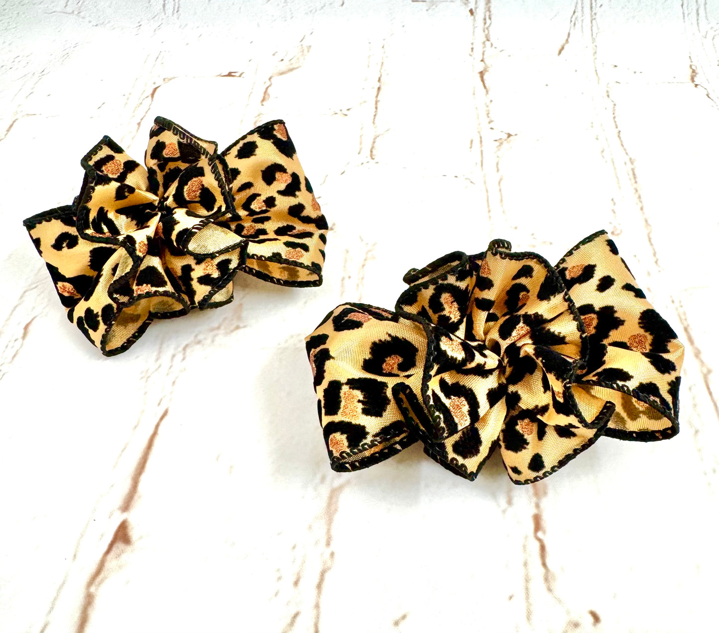 3.5” Leopard Bow with Ruffle