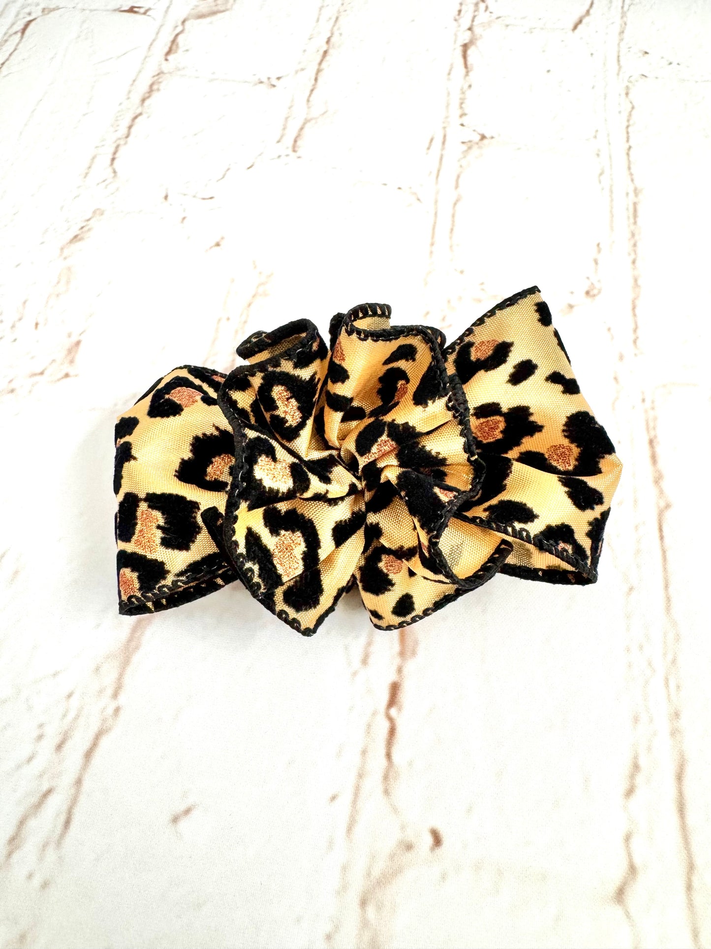 3.5” Leopard Bow with Ruffle