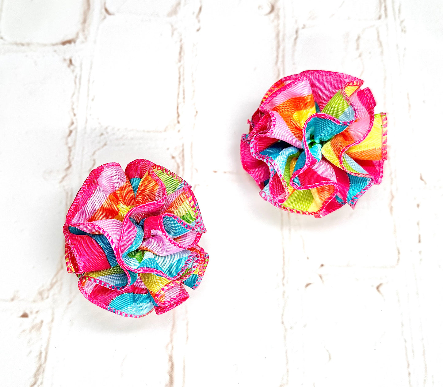 2” 70s Ruffle Ball